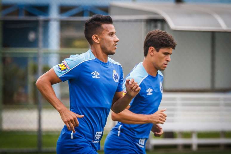 Volante Henrique oficializou retorno ao Cruzeiro nesta semana (Vinnicius Silva/Cruzeiro