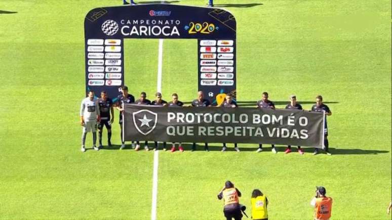 Botafogo entrou em campo contrariado (Foto: Reprodução)
