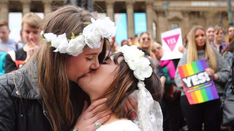 Atitude em relação à homossexualidade está mudando em vários países, o que pode abrir caminho para discussões mais abertas sobre sexo em geral