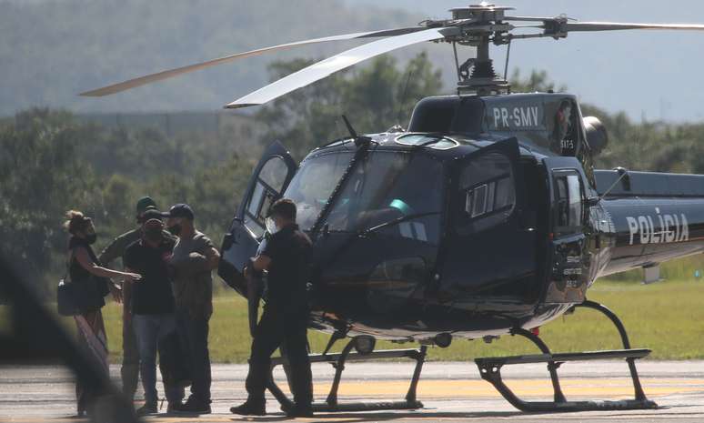 Fabricio Queiroz chega ao aeroporto de Jacarepaguá, no Rio de Janeiro
18/06/2020 REUTERS/Ricardo Moraes