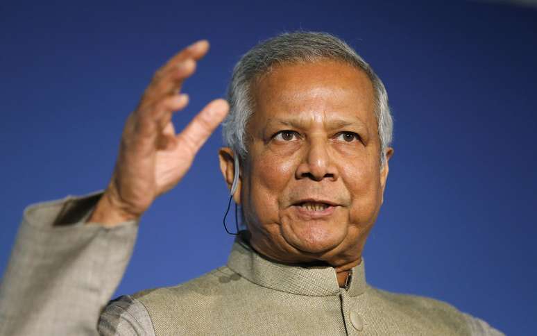 Muhammad Yunus durante conferência em Londres
19/11/2014
REUTERS/Suzanne Plunkett