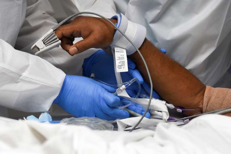 Imagem de tratamento de paciente com coronavírus. 29/6/2020.  REUTERS/Callaghan O'Hare