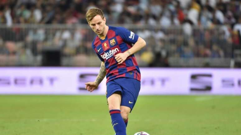 Rakitic tem contrato até o final da próxima temporada (Foto: AFP)