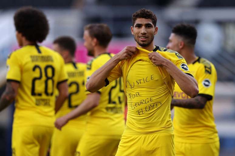 Hakimi passou duas temporadas emprestado ao Borussia Dortmund (Foto: LARS BARON / AFP)