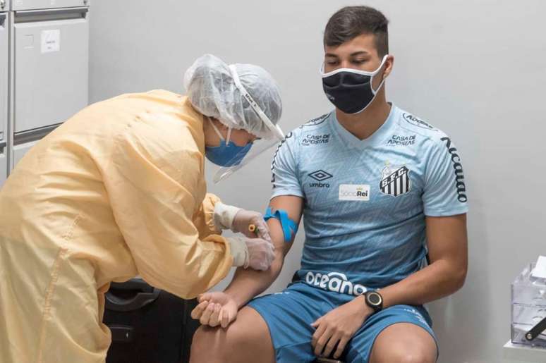 Joia do Santos, Kayo Jorge foi examinado nesta segunda-feira (Foto: Ivan Storti/Santos FC)