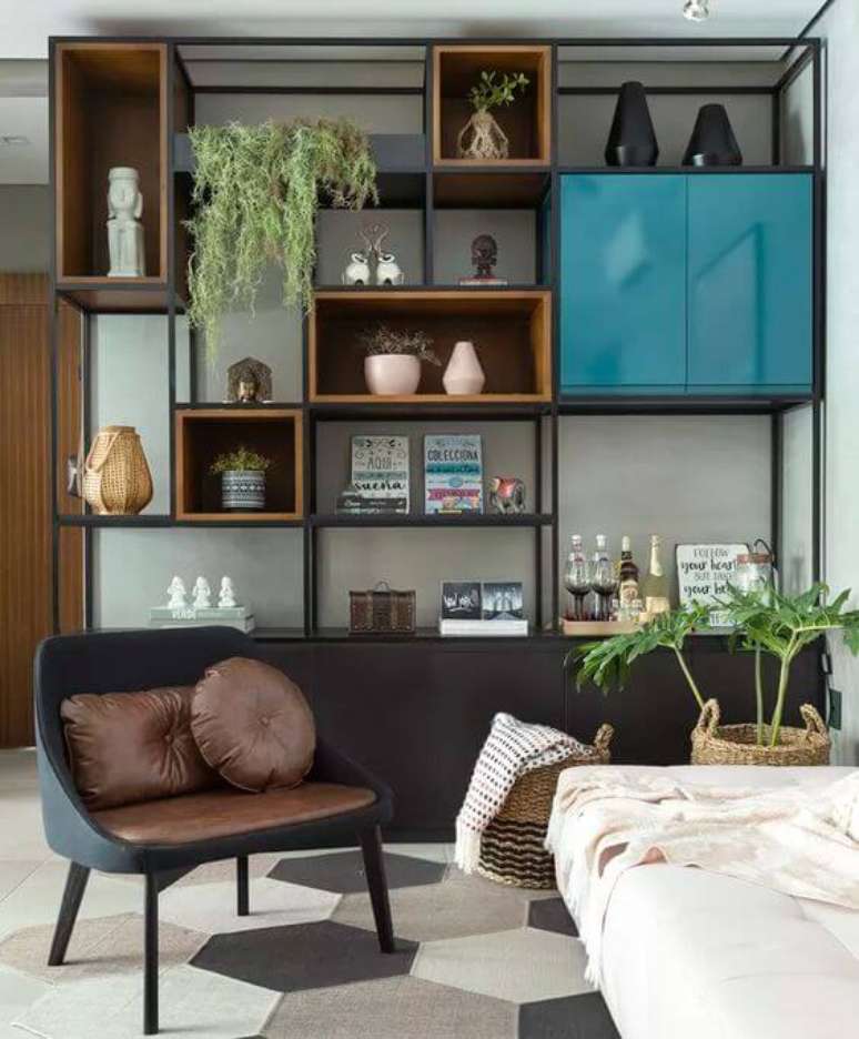 22. Móveis de madeira mdf para sala de estar confortável – Via: Pinterest