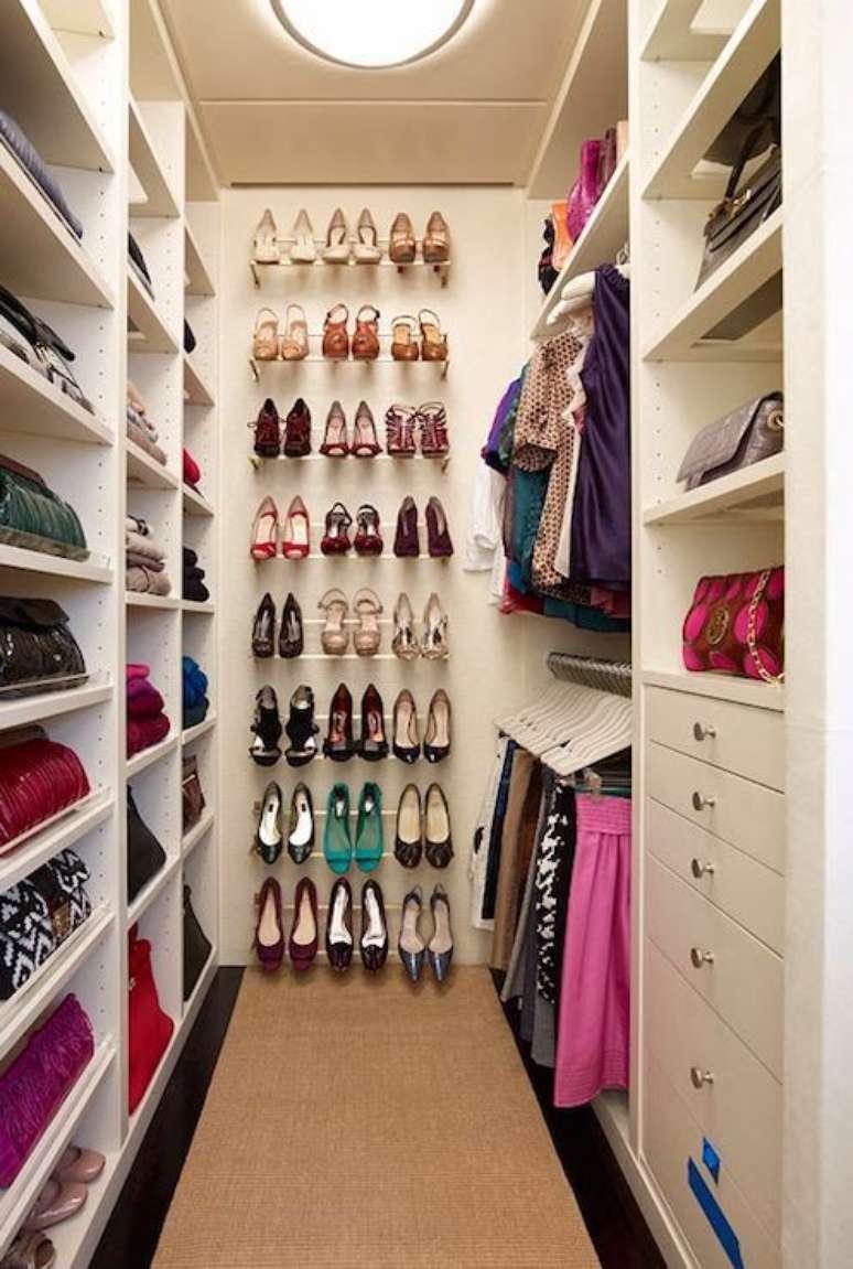 40. Organize sua sapateira de canto moderna – Via: Pinterest