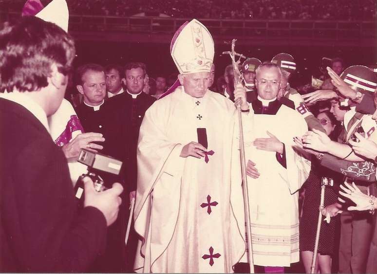 No Maracan&atilde;, 150 mil pesoas assistiram &agrave; ordena&ccedil;&atilde;o de 76 padres