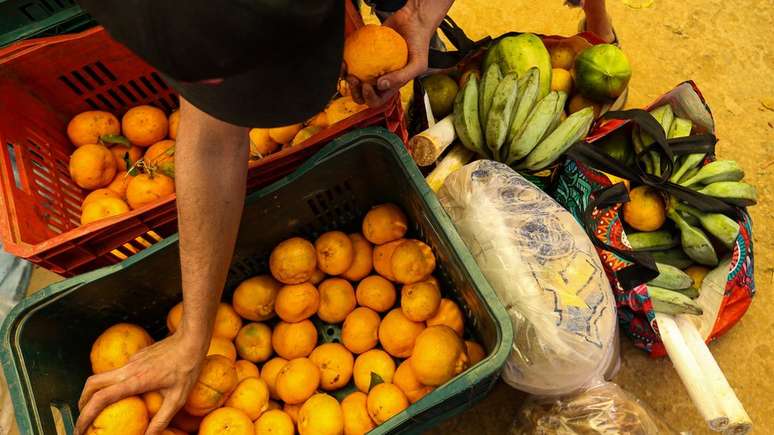 Mais de 20 produtos fizeram parte da cesta de alimentos doadas a moradores da Brasilândia