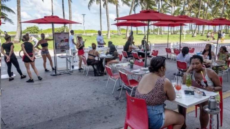 Restaurantes na Flórida reabriram em maio