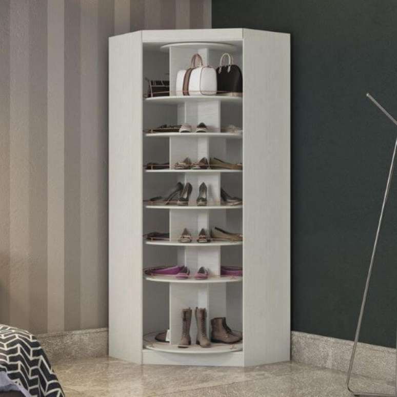21. Sapateira girat&oacute;ria de canto no quarto &ndash; Via: Pinterest