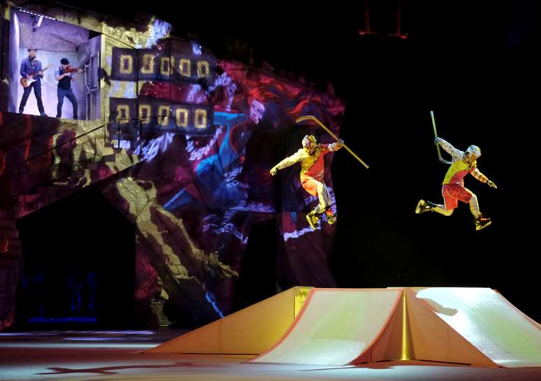 Acrobatas do Cirque du Soleil se apresentam na Letônia
15/01/2020
REUTERS/Ints Kalnins/