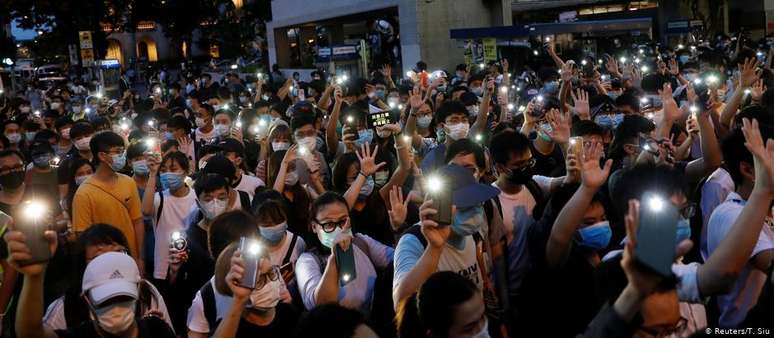 Manifestantes pró-democracia em Hong Kong. Pequim vem tentando sufocar o movimento desde 2019