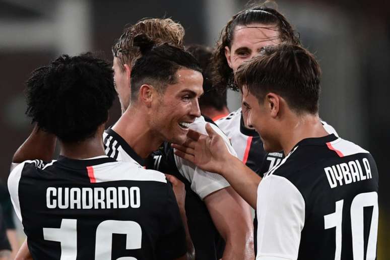 Cristiano Ronaldo volta a marcar pela Juventus, que segue na liderança do Campeonato Italiano (MIGUEL MEDINA / AFP)