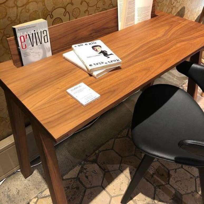 14. Tipos de madeira nogueira para escrivaninha &ndash; Via: Pinterest