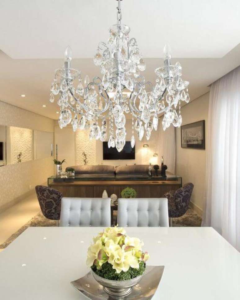 1. Lustres para sala de estar e jantar integradas com cristal – Via: Pinterest 