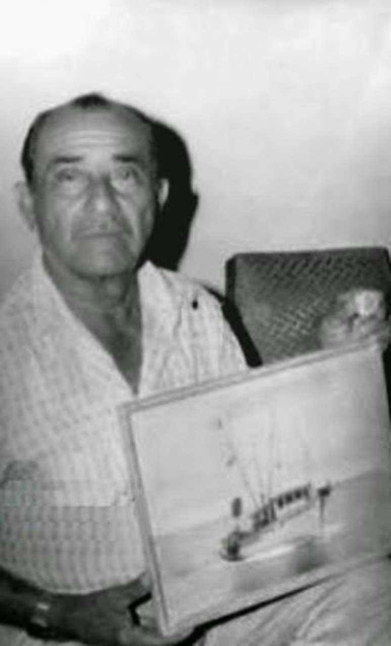 Rudesindo Cantarell estava a bordo do barco Centenario del Carmen quando deparou com petr&oacute;leo