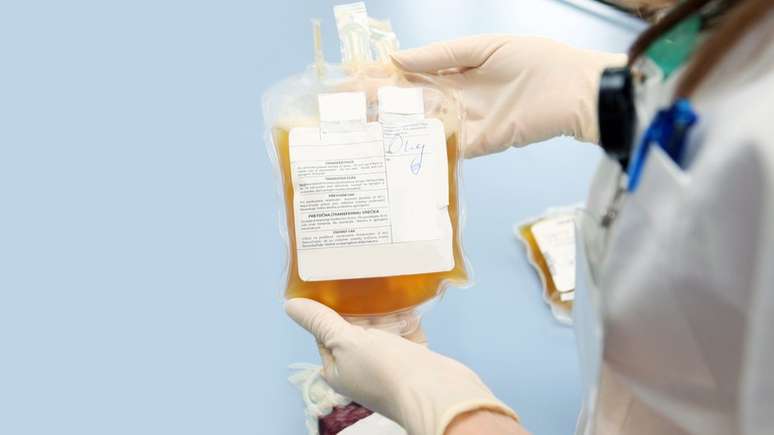 Transfusões de plasma dão esperança a pacientes com covid-19