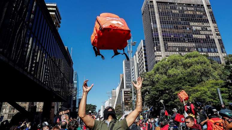 Pesquisa apontou que a maioria dos entregadores relatou queda na remunera&ccedil;&atilde;o durante a pandemia