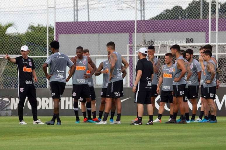 Tiago Nunes poderá trabalhar com elenco completo a partir desta quarta (Foto: Daniel Augusto Jr./Ag. Corinthians)