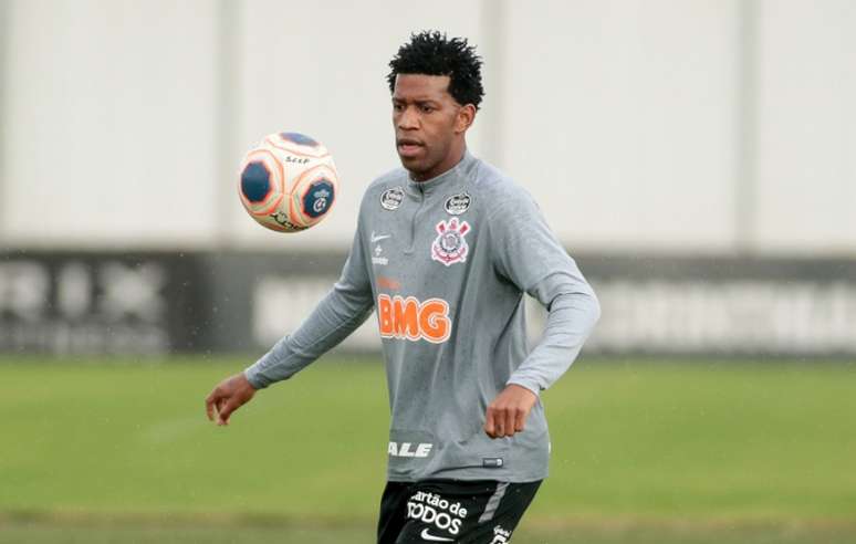 Gil esteve entre os jogadores que treinaram com bola nesta quarta-feira (Foto: Rodrigo Coca/Ag. Corinthians)