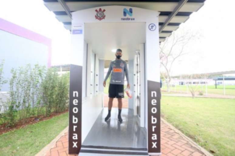 Túnel de desinfecção no CT (Foto: Rodrigo Coca/Ag. Corinthians)