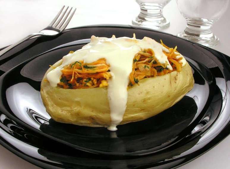 Guia da Cozinha - 13 maneiras de fazer batata recheada que vão conquistar seu paladar