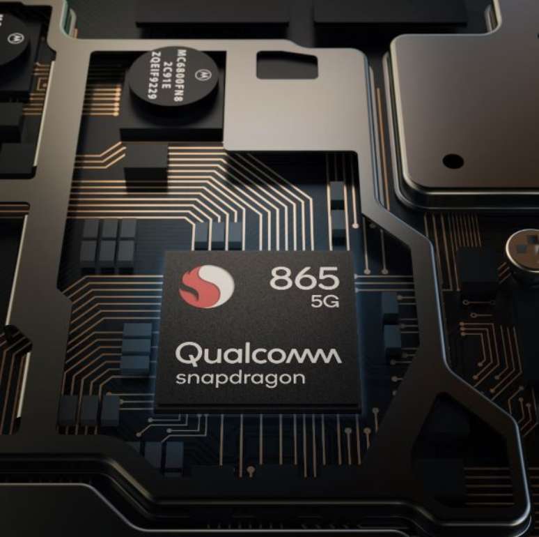 O processador Snapdragon 865, da empresa Qualcomm, que é capaz de realizar 15 trilhões de operações por segundo