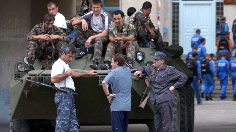 Massacre na escola de Beslan acabou levando ao fim da elei&ccedil;&atilde;o direta de governadores nas regi&otilde;es russas, diz analista