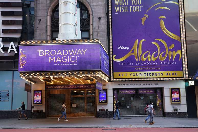 Teatro fechado na Times Square, em Nova York. 29/6/2020. REUTERS/Carlo Allegri