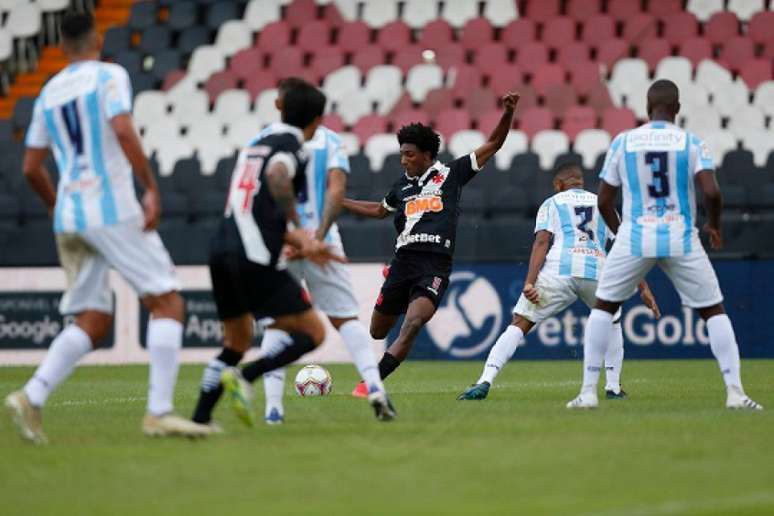 Vasco voltou do período sem jogos com uma vitória convincente sobre o Macaé (Foto: Rafael Ribeiro)