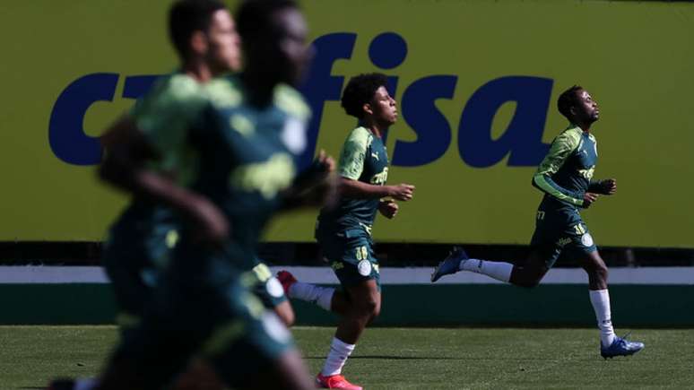 Sete jogadores do time sub-20 foram chamados como grupo de apoio ao principal (Agência Palmeiras/Divulgação)
