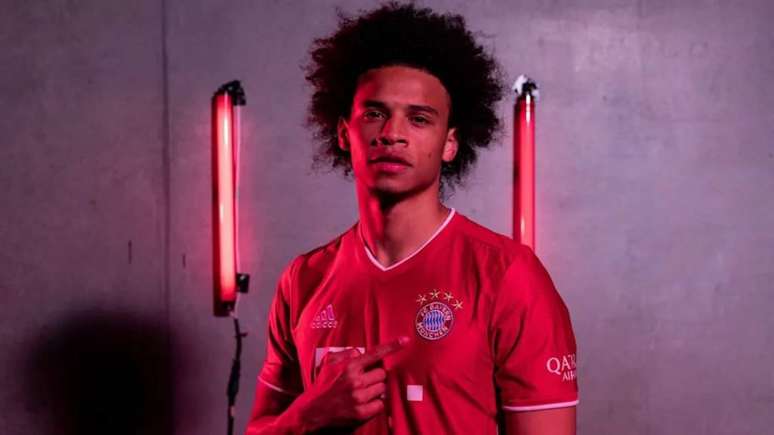 Sané com a camisa do Bayern de Munique. Anúncio da contratação está próximo (Foto: Reprodução / Twitter)