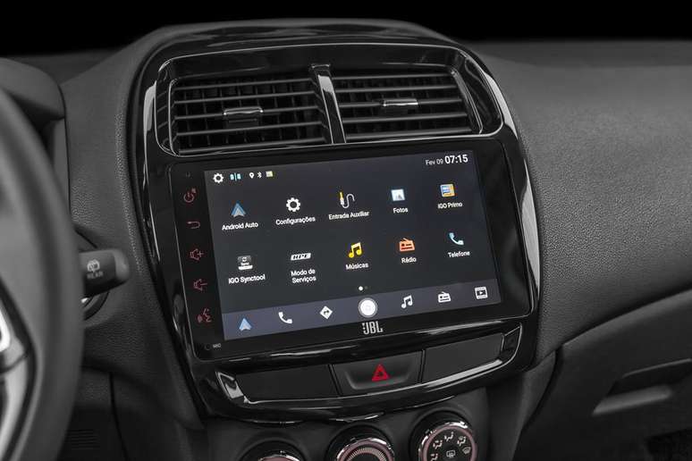 Vers&atilde;o topo de linha traz tela multim&iacute;dia de 9&rdquo;. Nas vers&otilde;es HPE, o sistema tem comando de voz e GPS nativo.