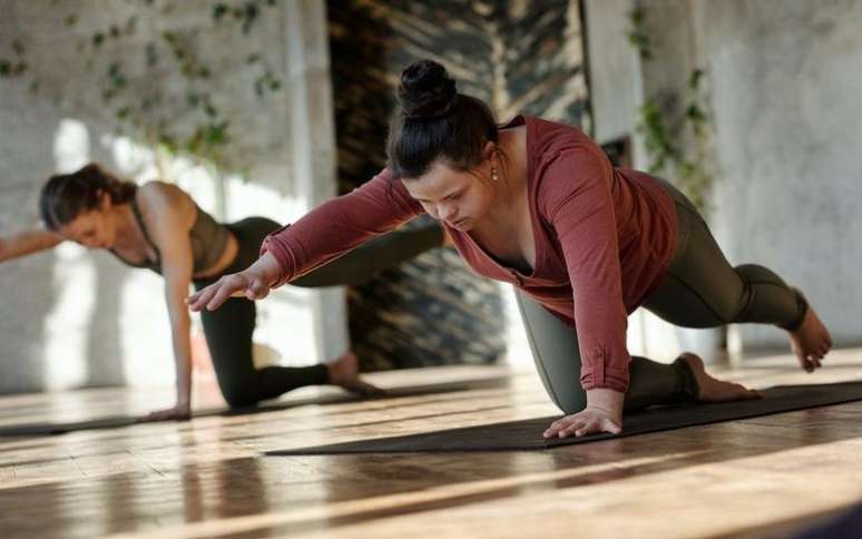 Pratique yoga sem sair de casa - Crédito: Cliff Booth/Pexels