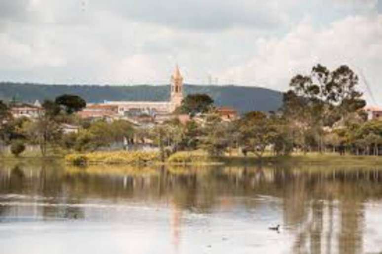 A prefeitura de Araçoiaba da Serra decretou o fechamento do comércio essencial em fins de semana para reduzir o turismo de chácara.