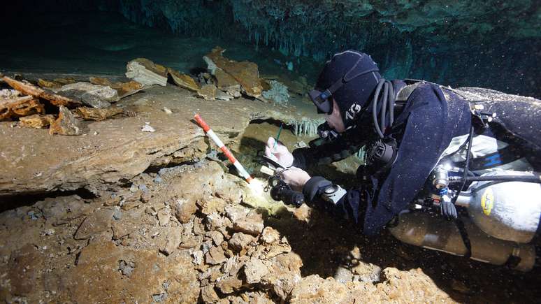 Mina de ocre encontrada em caverna subterrânea na Península de Yucatán, no México
02/07/2020 CINDAQ.ORG/Divulgação via REUTERS