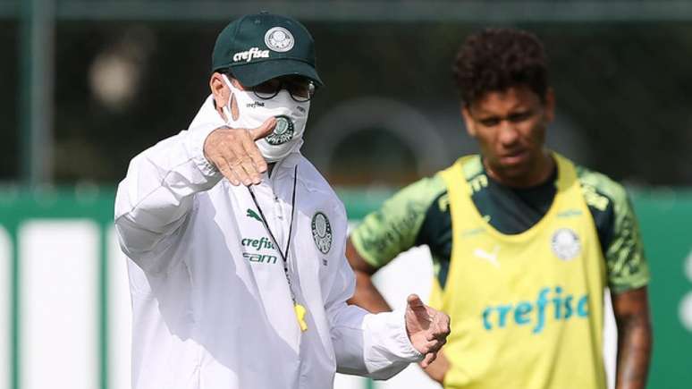 Vanderlei Luxemburgo comandou os trabalhos técnicos em dois períodos nesta sexta-feira (Agência Palmeiras)