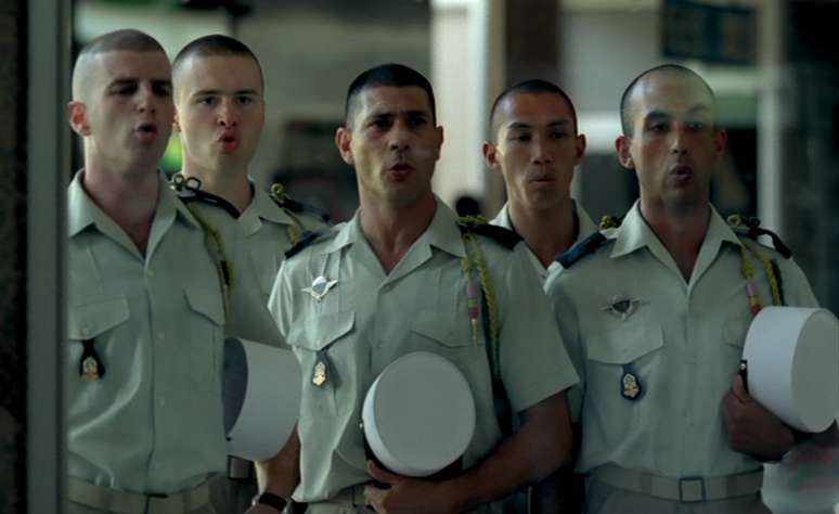 Cena de 'Bom Trabalho', de Claire Denis (Google Play)