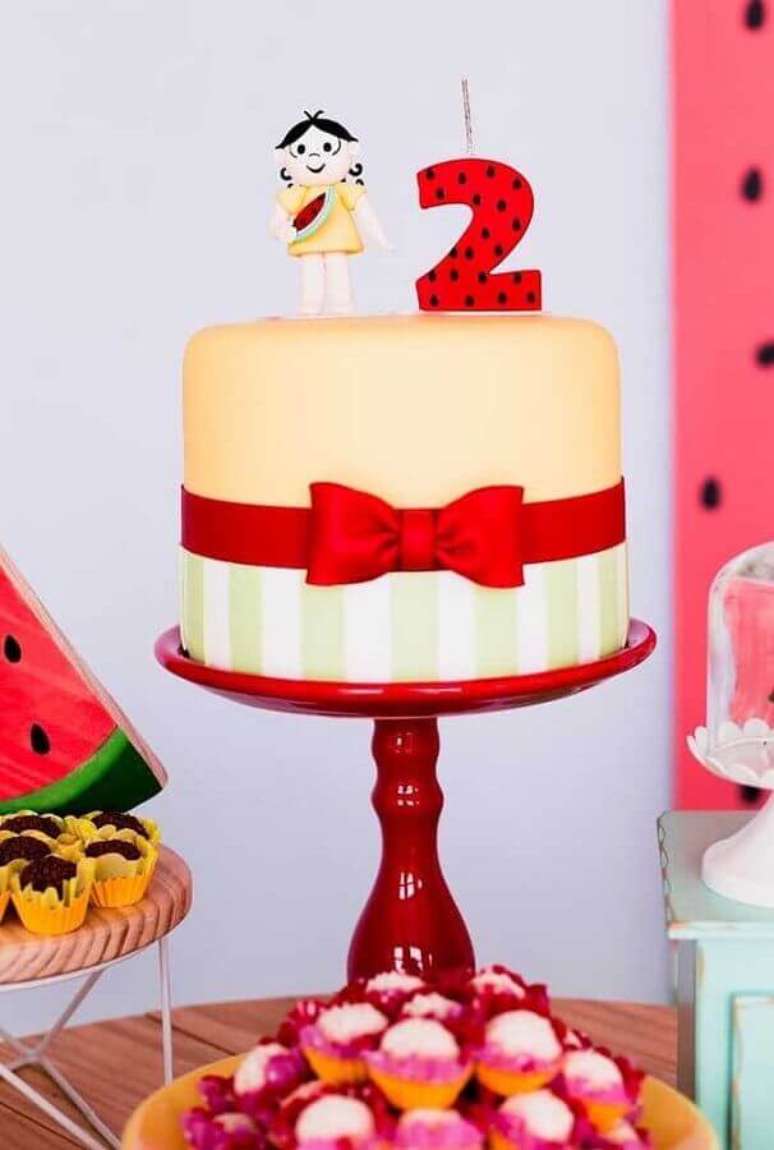 12. Bolo delicado para mesa de festa da Magali &ndash; Foto: Super Festa Infantil