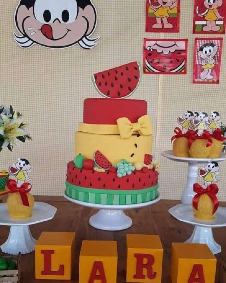 13. Invista em bolos decorados bonitos para a sua decoração de festa infantil da Magali – Foto: Ateliê Meu Evento