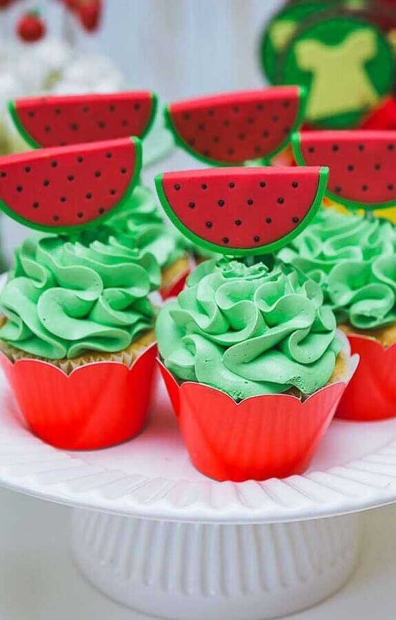 10. Ideia de cupcakes personalizados para decoração de mesa de festa da Magali – Foto: Super Festa Infantil