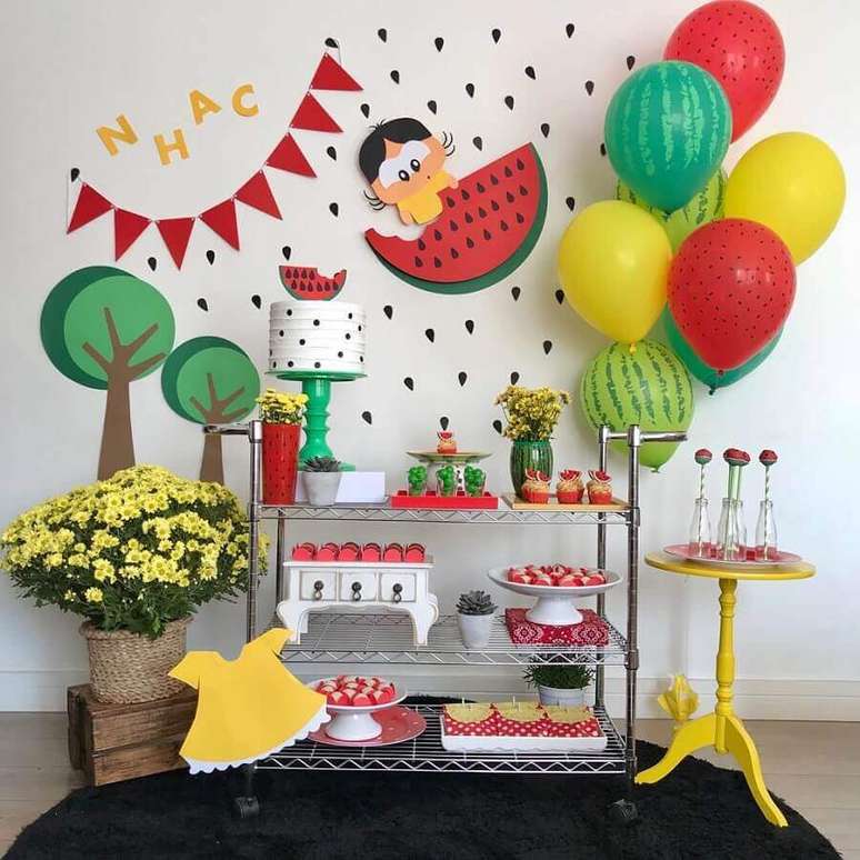5. Aproveite para usar vários doces na decoração da sua mesa de festa da Magali – Foto: Dea Marques
