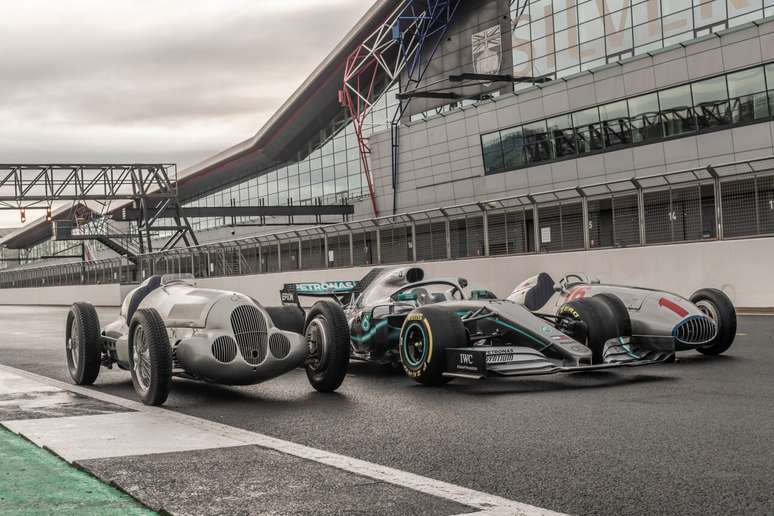 Mercedes-Benz não ganhou a primeira corrida do mundo, ocorrida há 126 anos, mas estava lá, com um Benz.