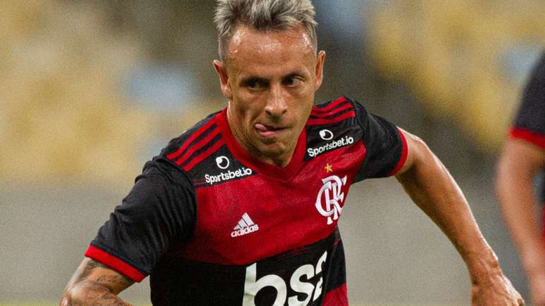 Na mira do futebol grego, Rafinha pode deixar o Flamengo