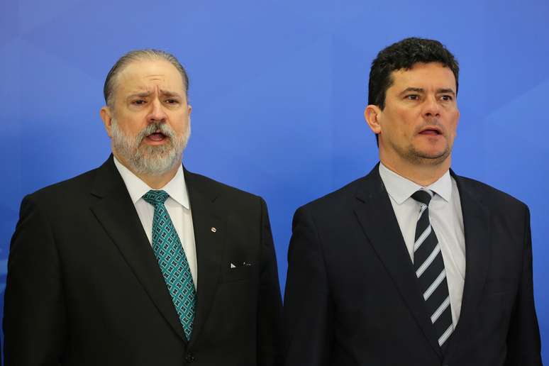 Augusto Aras ao lado de Sergio Moro na solenidade de posse do novo Procurador Geral da República (PGR)