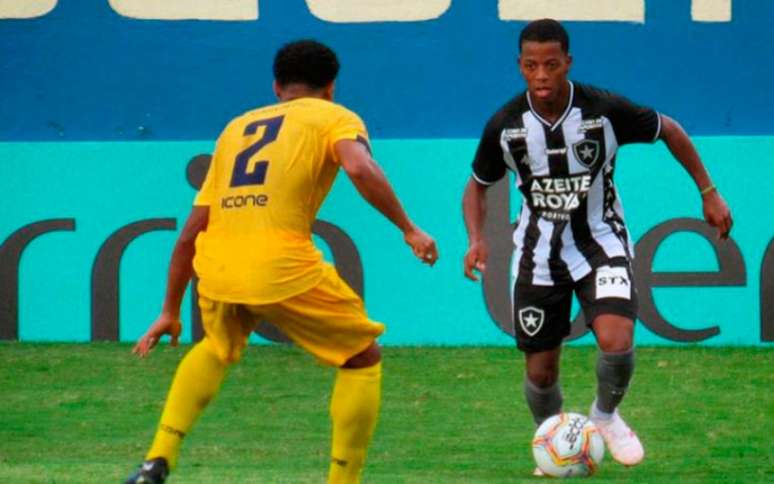 Ênio em ação pelo Botafogo (Foto: Vítor Silva/Botafogo)