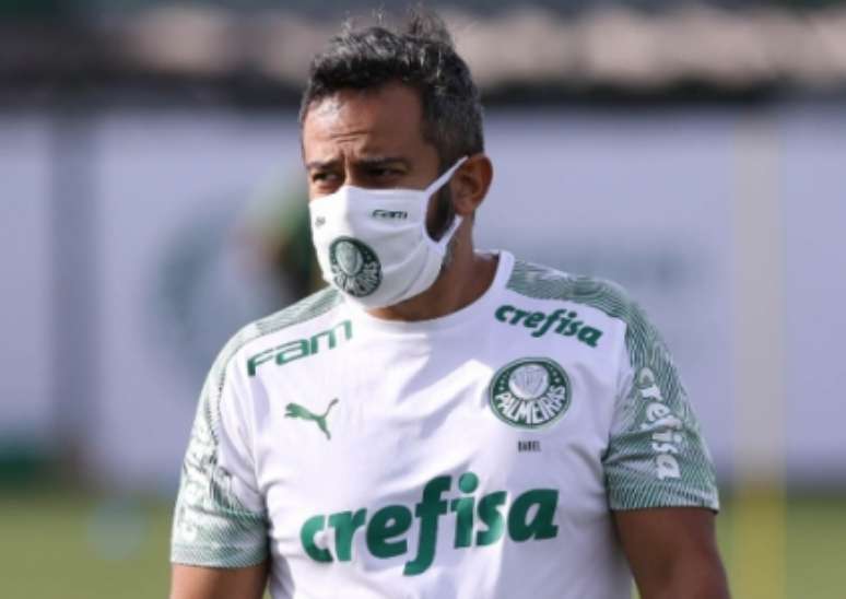 Daniel Gonçalves explica o que se adota no clube (Agência Palmeiras)