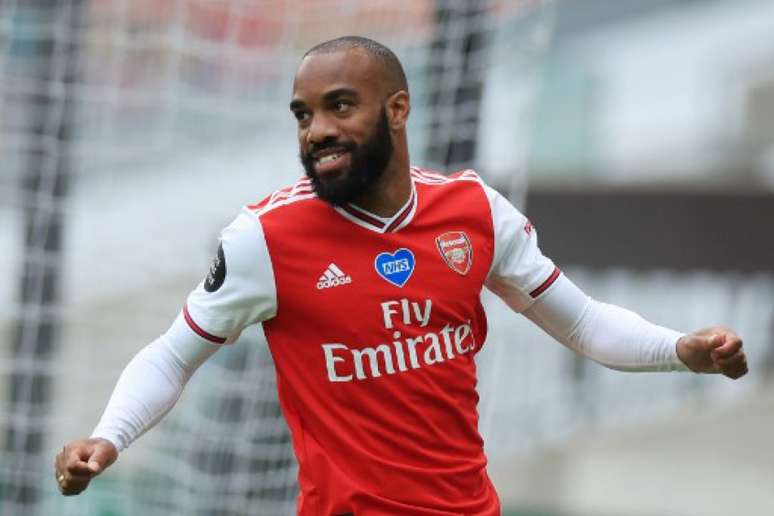 Lacazette encerrou o jejum de gols (Foto: MIKE EGERTON / POOL / AFP)