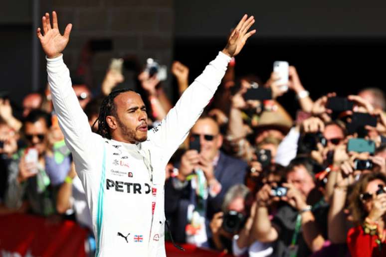 Lewis Hamilton pode superar Schumacher em vitórias e igualar em títulos (Foto: AFP)